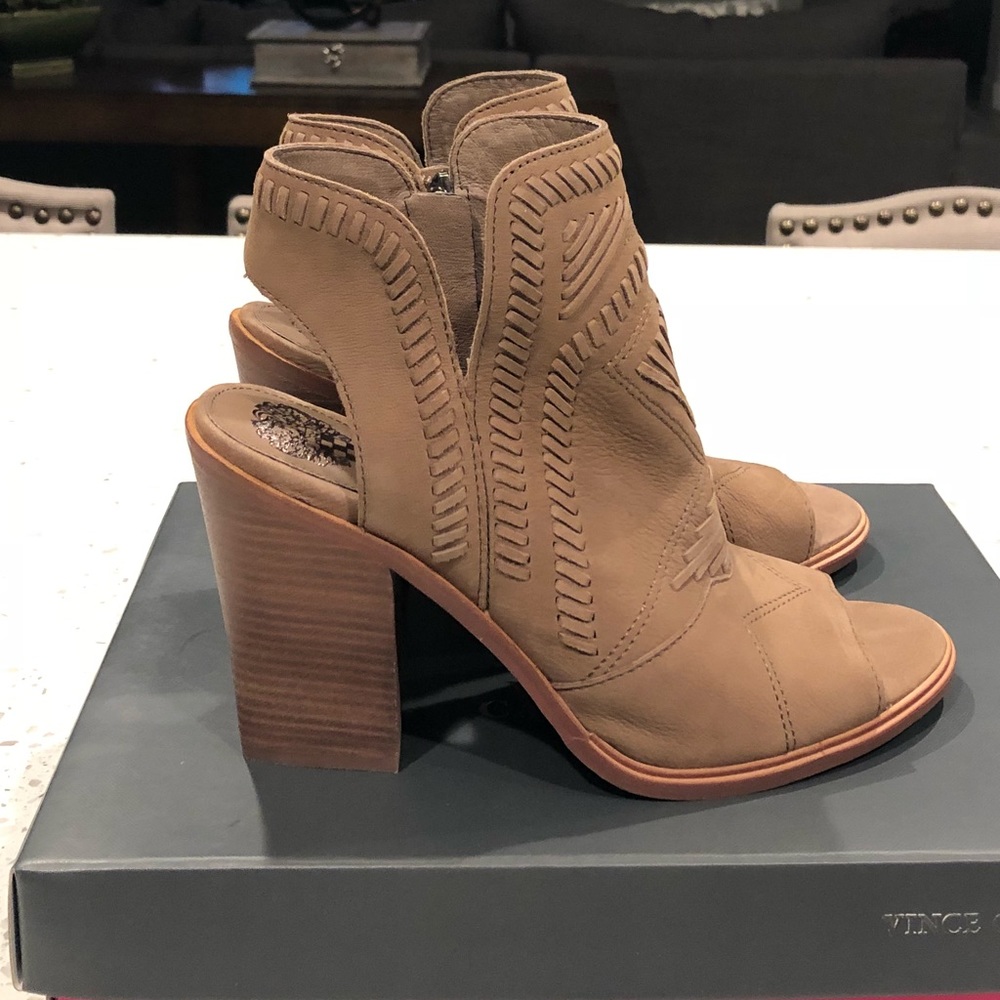 NIB Vince Camuto Karnita Block Bootie- Sz 10 - Picture 2 of 8